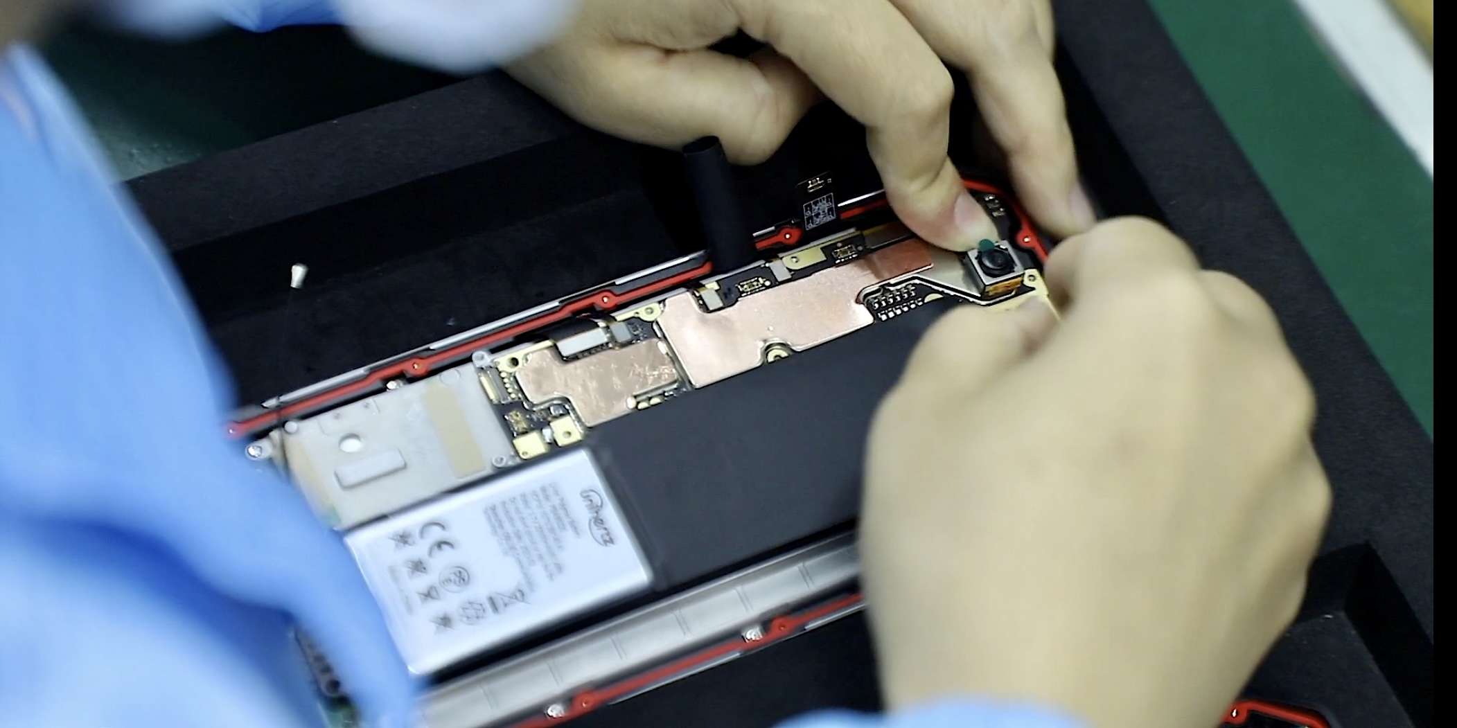 The camera of the workshop staff assembling the product